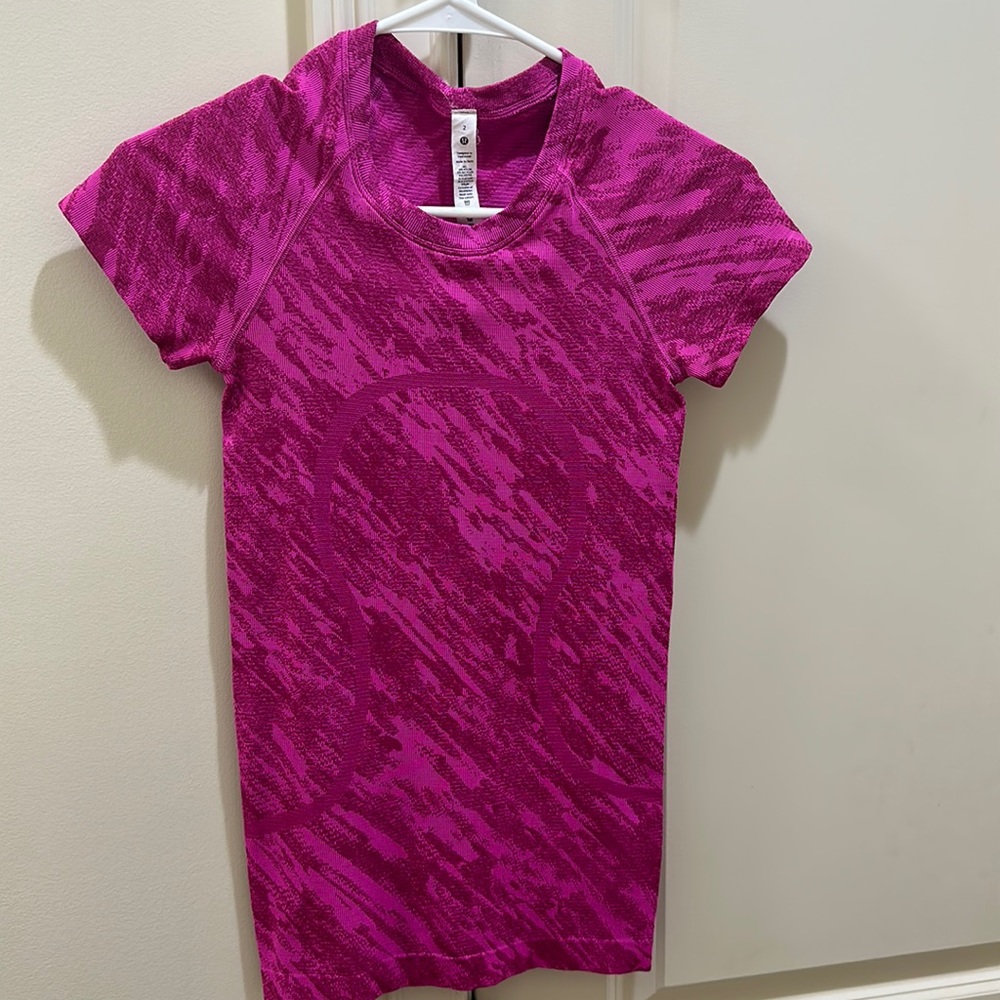 COPY - 💖 LIKE NEW 💖 Lululemon size 2 swiftly tech